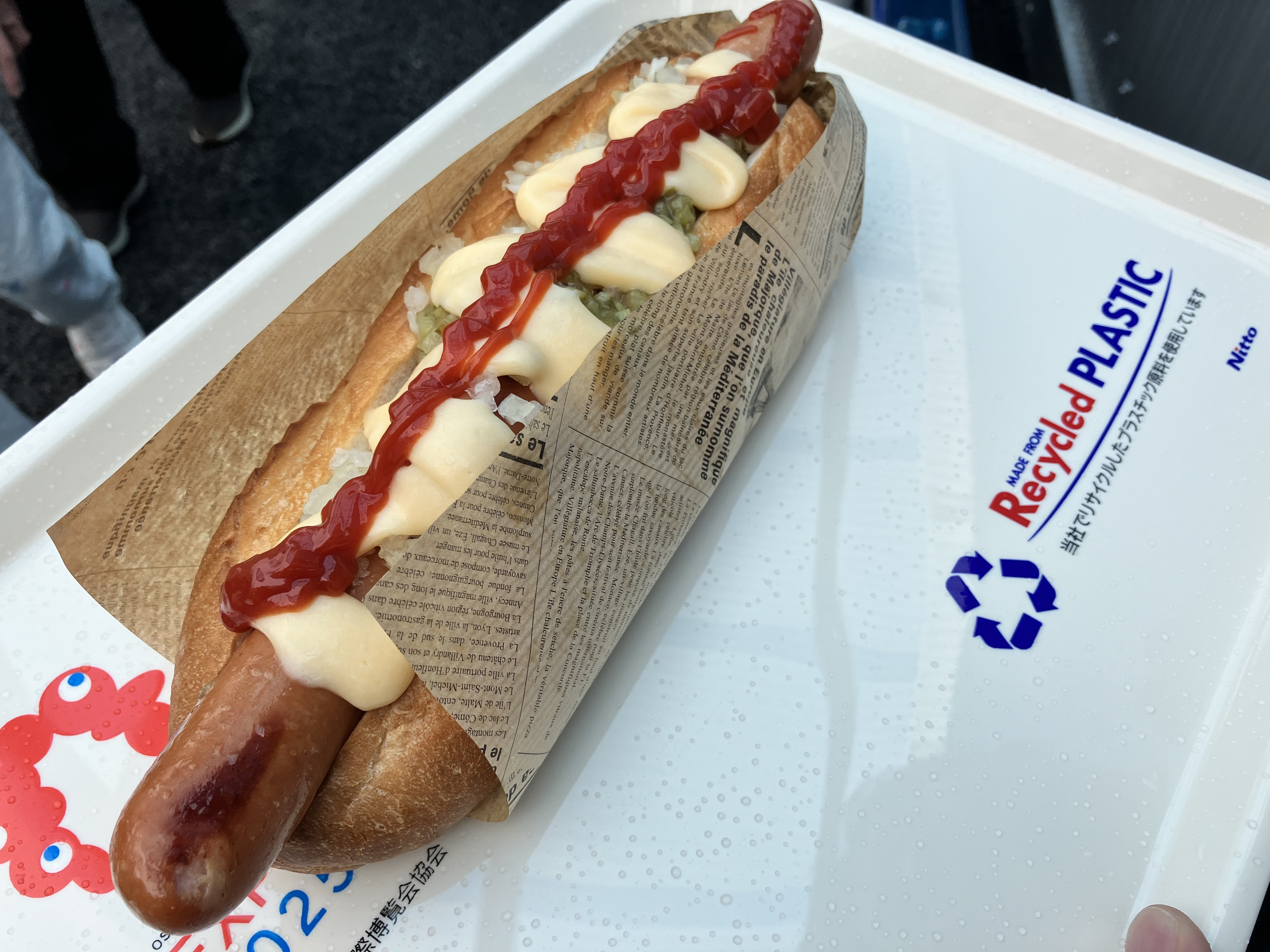 このホットドッグでかすぎ